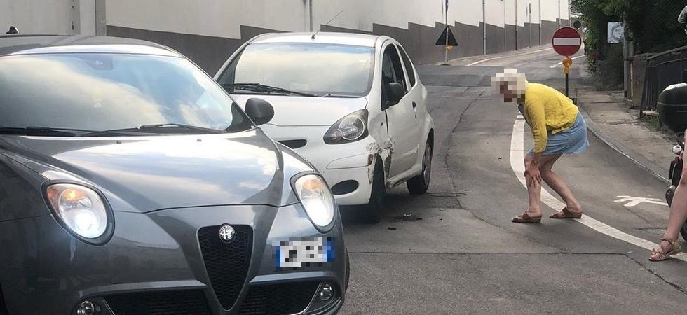 Con la nuova viabilità “più sicura” c’è già il primo incidente: un’auto contromano colpisce un altro veicolo